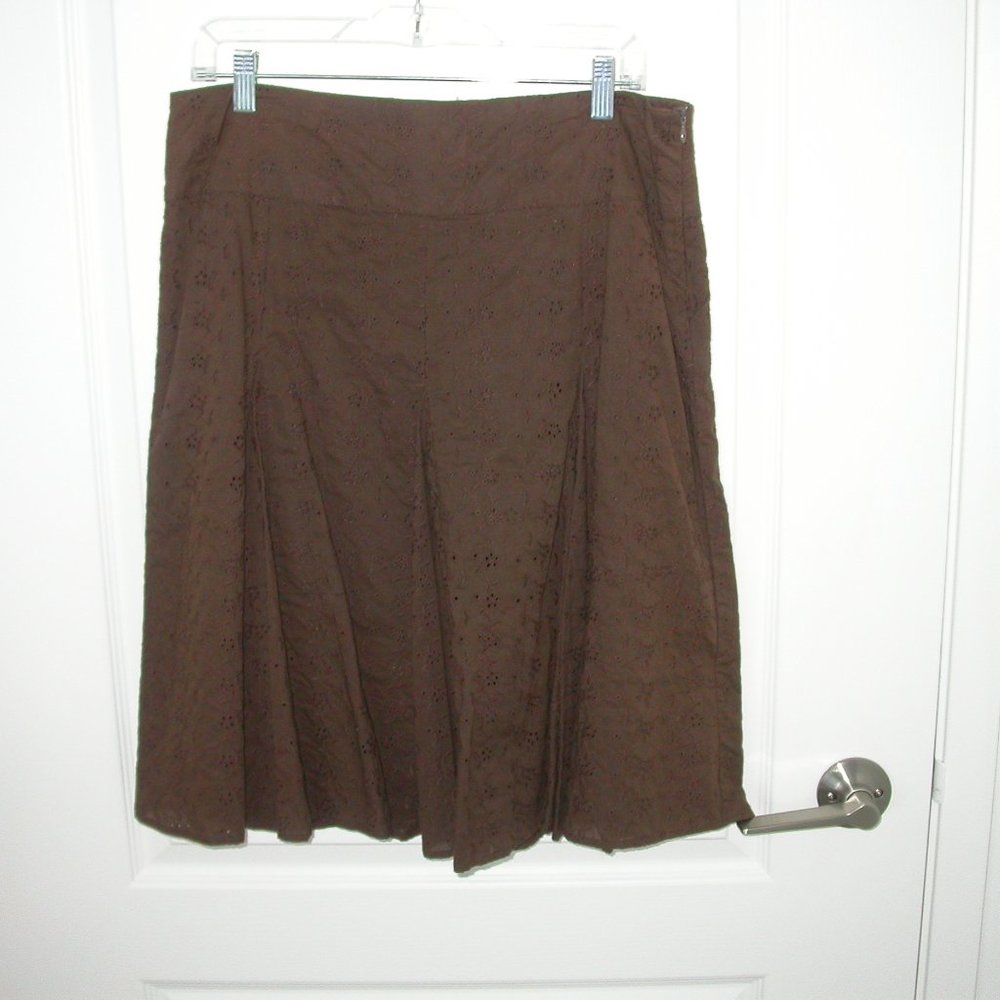 Swishy Brown Pleated Eyelet Skirt - invisible side zipper -33" waist -
